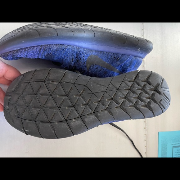 Nike Free Rn fly nit 
Men’s size 8.5. In womens size 9-10 is a guess. - Picture 3 of 5